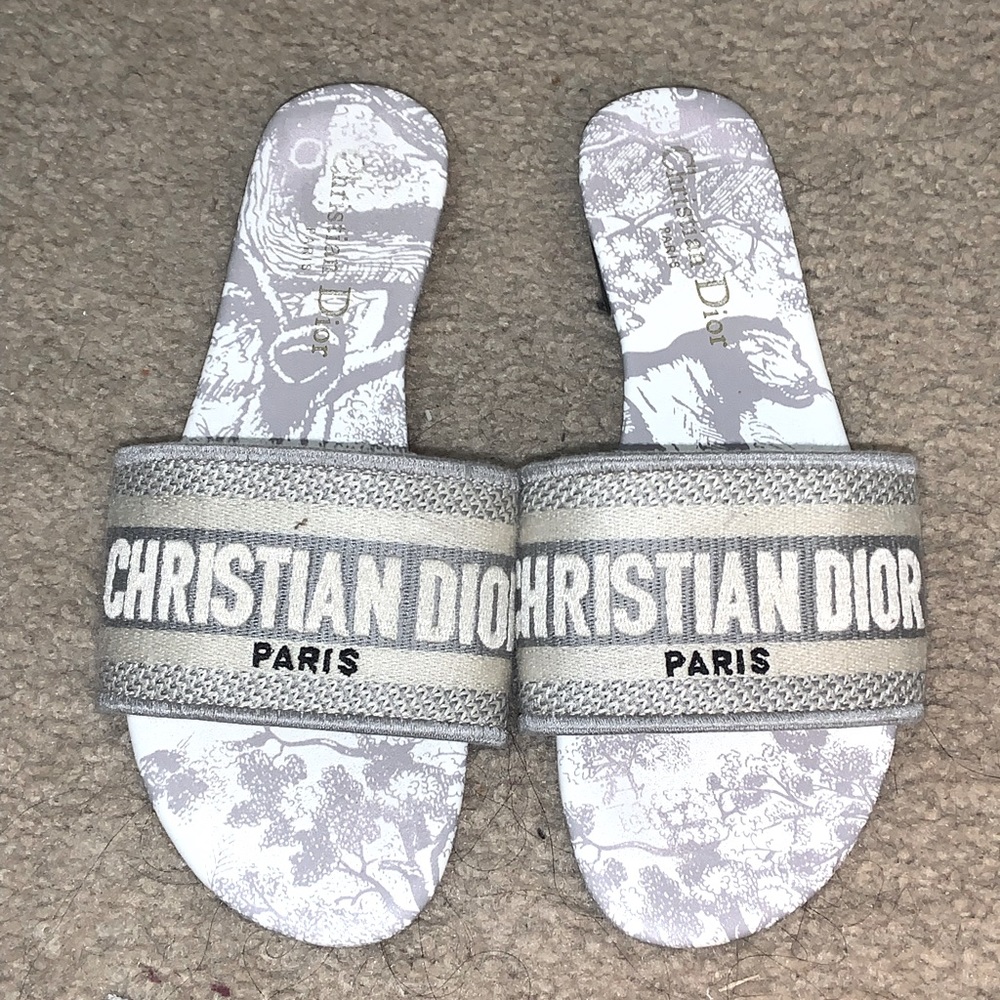 CD Gray Sandles